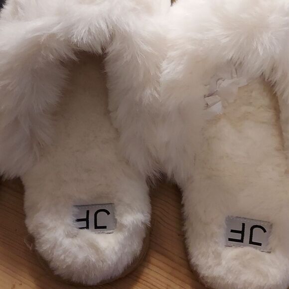 Beige fuzzy slippers slip on mule slippers hard sole  women's size M - Picture 5 of 6